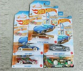 New 2021 Hot Wheels Christmas Holiday 5 Car Set New Years