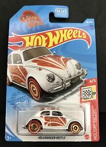 New 2021 Hot Wheels Volkswagen Beetle Holiday Racers Valentine's Day White